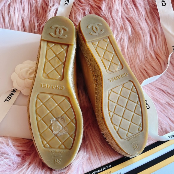 Chanel Espadrilles Lambskin Beige & Black Size 36. Comes with full set. - Picture 3 of 10